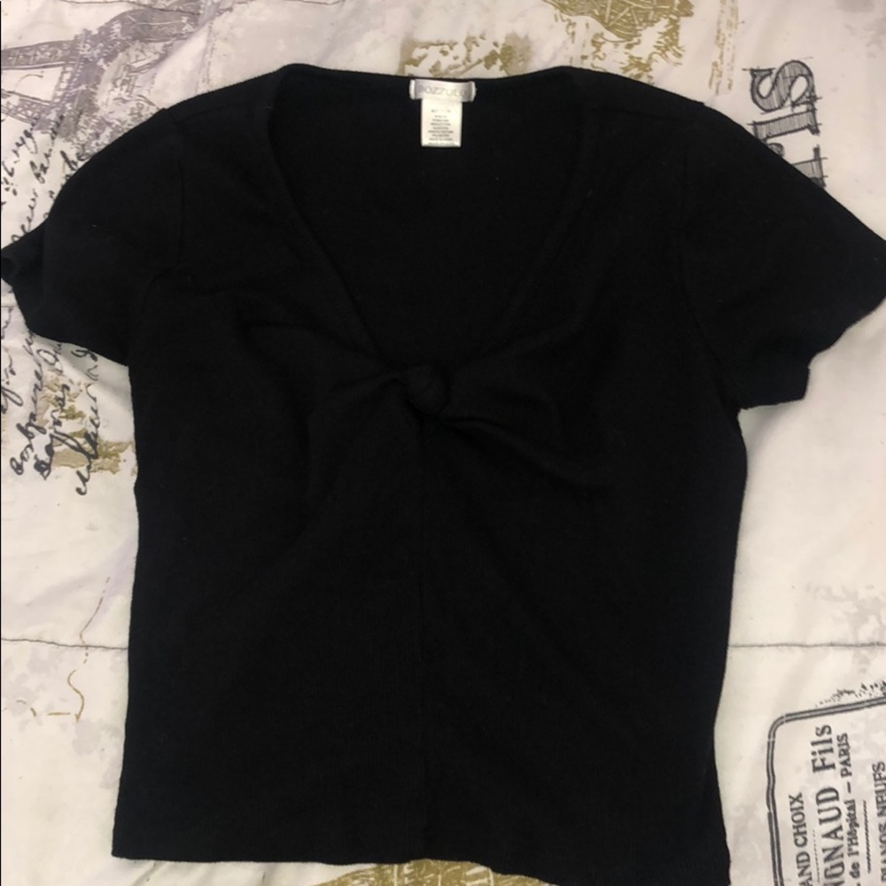 short sleeve crop top with knot in the middle